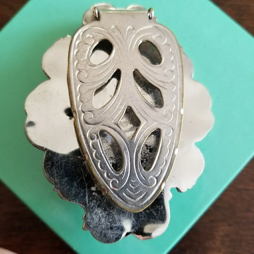 Vintage clip large ornate dress repousse silver tone metal fur clip
